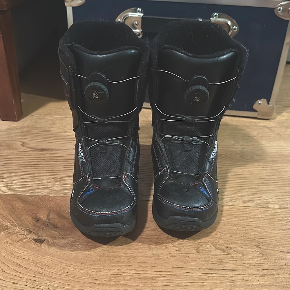 Black Snowboarding boots for kids